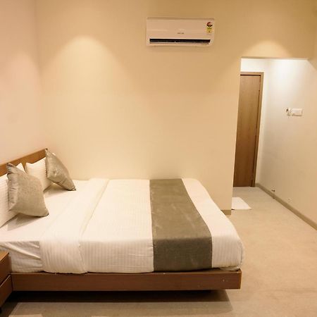 A Square Executive Hotel Aurangabad  Buitenkant foto