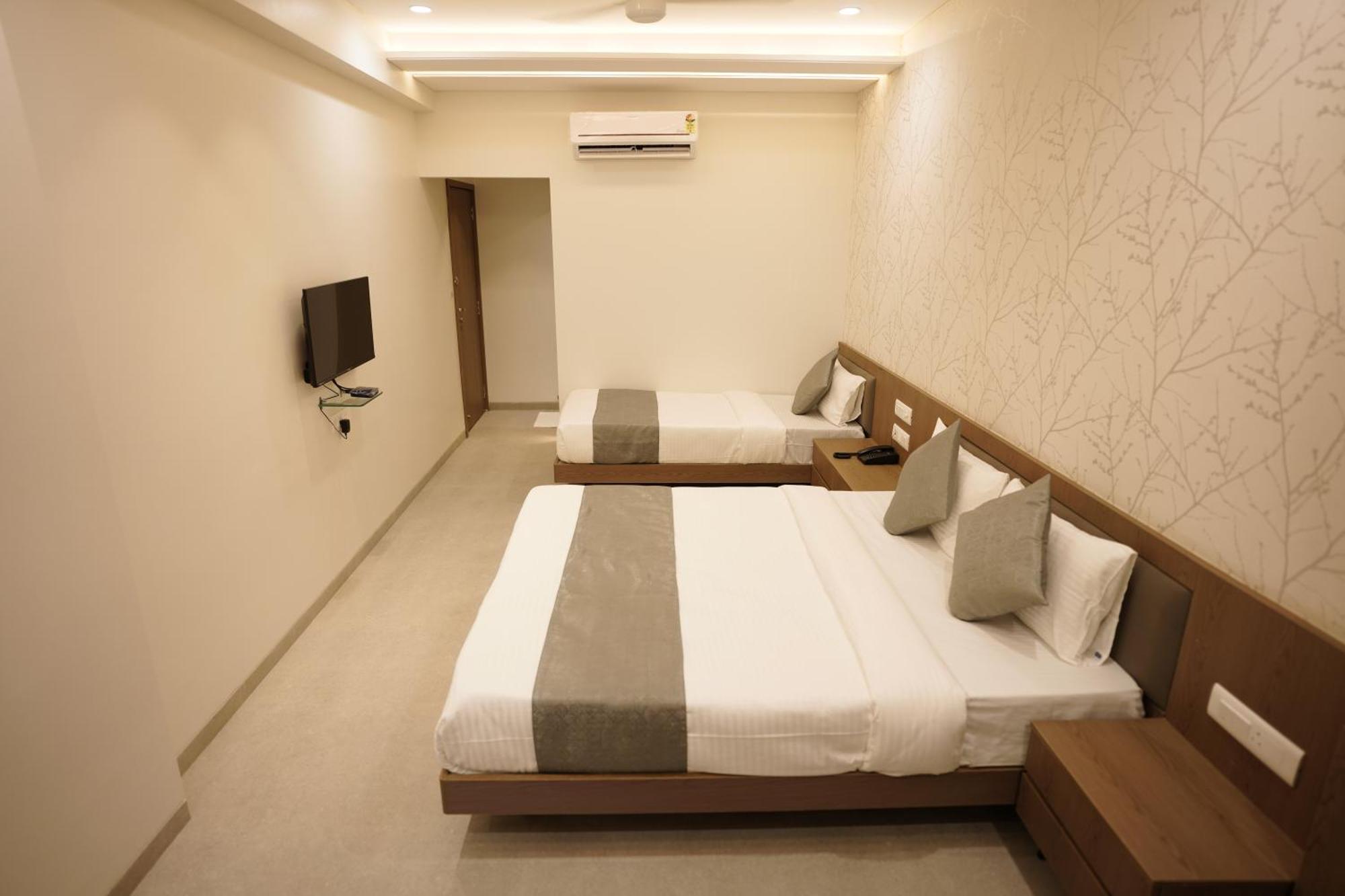 A Square Executive Hotel Aurangabad  Buitenkant foto