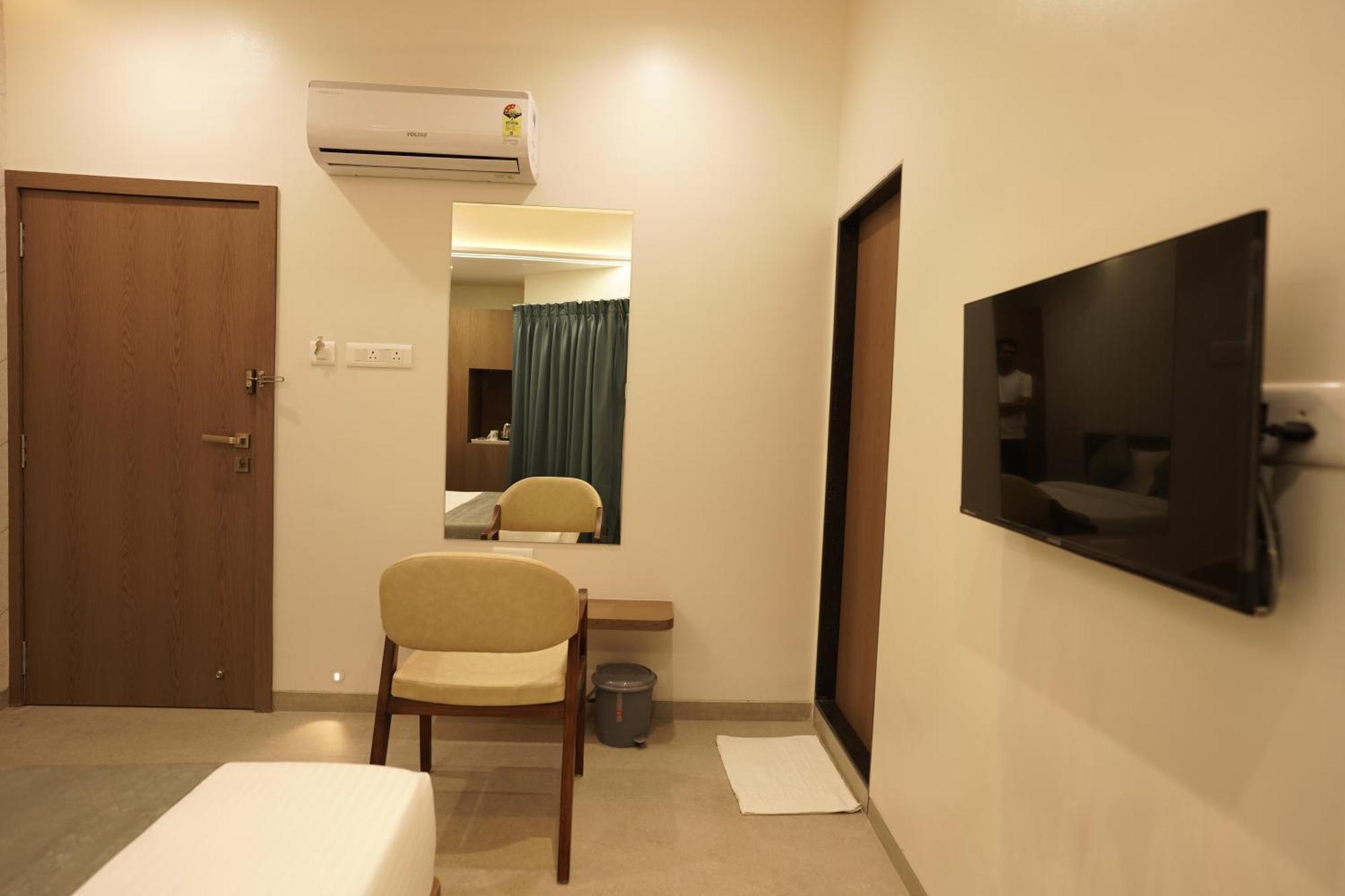A Square Executive Hotel Aurangabad  Buitenkant foto